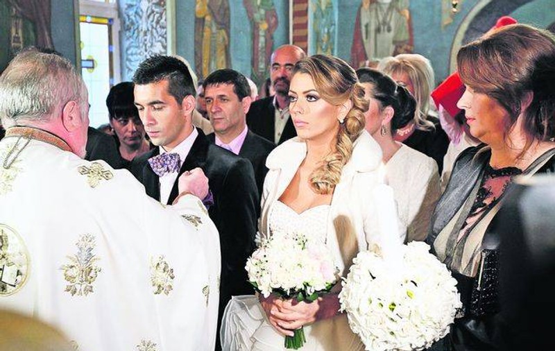 Elena Gheorghe o ÎNVAȚĂ pe sora ei ce să MĂNÂNCE ca să nu se îngrașe pe parcursul SARCINII