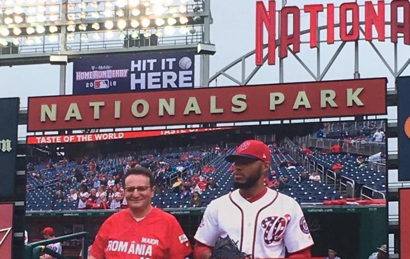FOTO. George Maior a dat lovitura de începere la un meci de baseball; Centenarul, aniversat pe stadionul Washington National