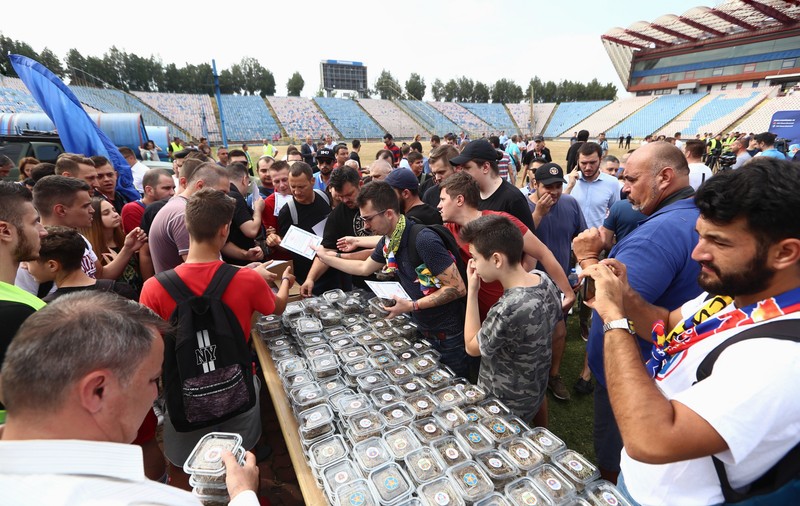 FOTO&VIDEO | A început demolarea stadionului Ghencea. Sâmbătă se poate vizita ultima dată mitica arena. Reacția lui Gigi Becali: ”Bă, p-astea le-am cumpărat eu”