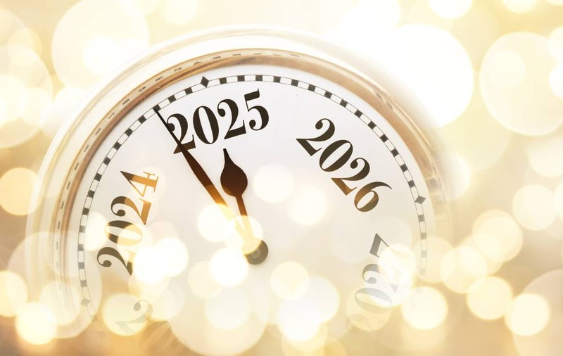 Cum poți păcăli timpul de Revelion. Zborurile cu care sari din 2025 în 2026 sau înapoi în trecut