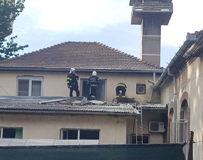 Incendiu la spitalul din Sighetu Marmației. A luat foc acoperișul de la Urgențe