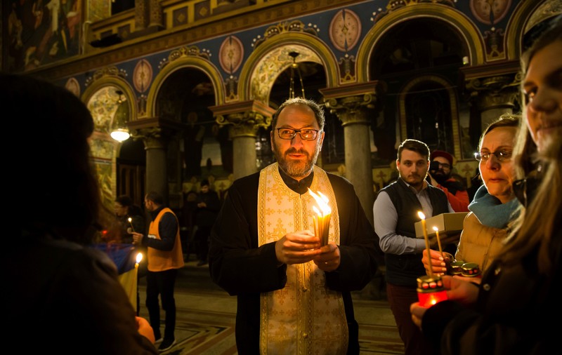 Pilda părintelui Constantin Necula de Paște: ”Iubirea e pentru criză. Afli cine-ți este aproapele în momente de război”