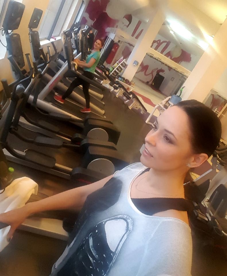 Ce face Andreea Marin înainte de Revelion 2017: trage din greu la sala de sport