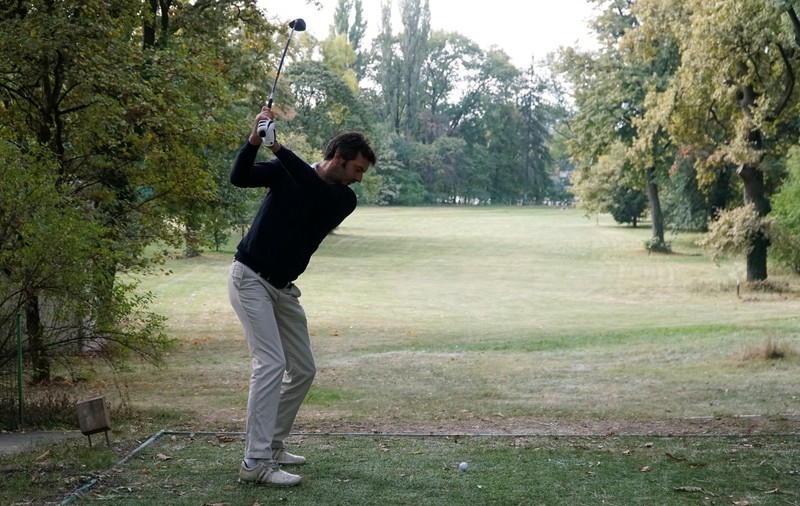 Italianul Paolo Sarroglia a câștigat turneul de golf Centennial on the Greens. Învingătorul, decis după jocul de departajare