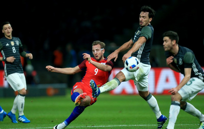 Anglia a bătut în Germania, revenind de la 0-2. Albania a pierdut în Austria. Rezultate amicale