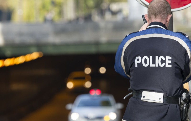 Șofer român într-un Volvo vechi cu cinci vietnamezi pe bancheta din spate, mirat în fața judecătorului: „Nu le-am cerut pașapoartele”