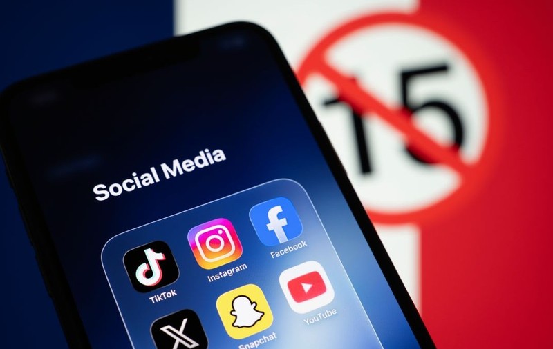 retele-socializare-social-media-interzis-15-ani