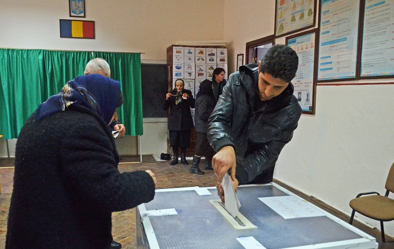 ALEGERI EUROPARLAMENTARE 2014 | Bucureştenii ÎŞI POT FACE ACTE DE IDENTITATE şi în weekend