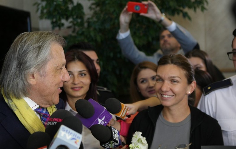Ilie Năstase i-a oferit flori Simonei Halep: "Asta înseamnă ambiţie"