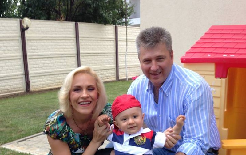 Ce dulce este băieţelul lui Gabi Firea! Îţi vine să-l mănânci de scumpic ce e!