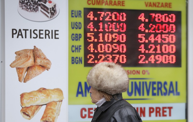 Euro a trecut de 4,76 lei la cursul BNR. Băncile îl vând deja la 4,8 lei