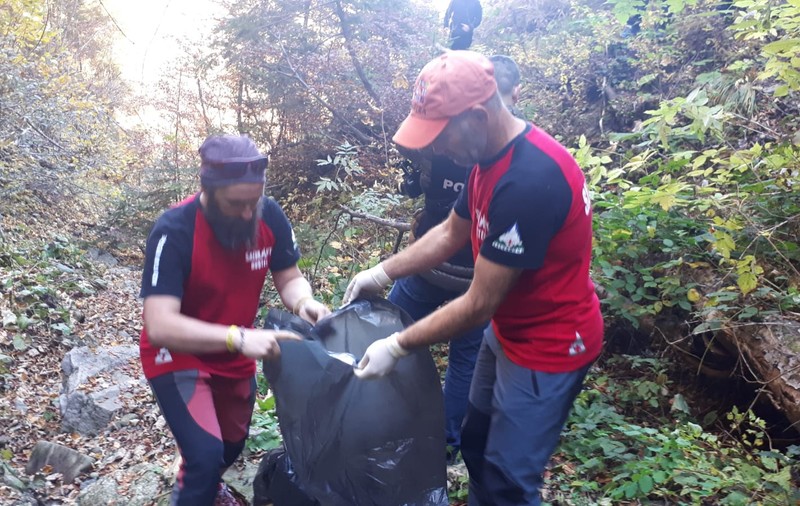 FOTO/ Scheletul unui bărbat a fost descoperit miercuri într-o râpă din Bucegi. Omul dispăruse fără urmă la începutul lui iulie