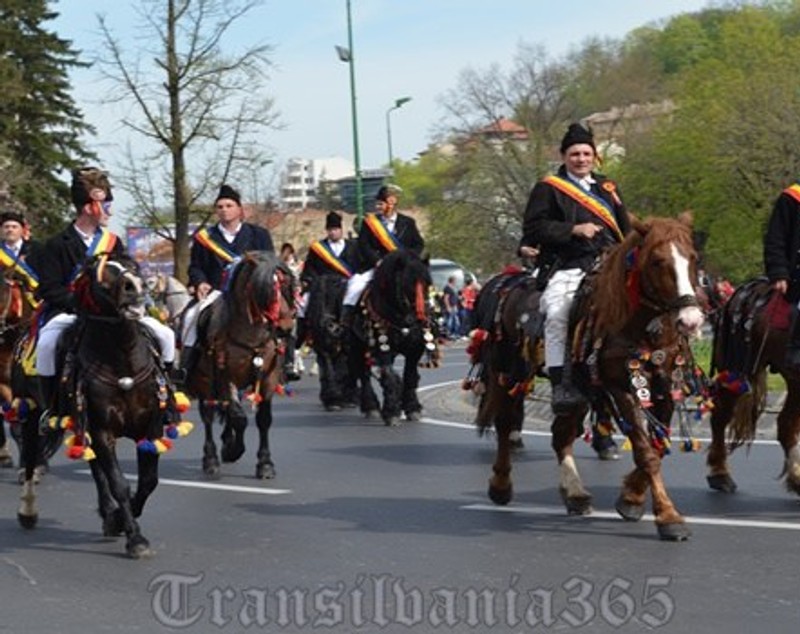 Junii Brașovului 2018. Peste 30.000 de oameni, la cea mai așteptată paradă din Duminica Tomii / FOTO&VIDEO