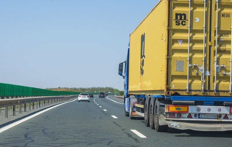 14.429 de camioane au transportat pe o singură șosea din România, într-o lună, mai multă marfă decât aveau voie legal