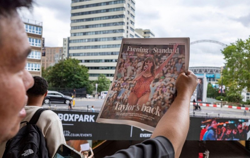 Ziarul London Evening Standard a tipărit ultima ediție în calitate de cotidian și devine săptămânal, sub un nou nume