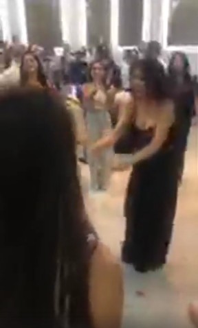 Fiica lui Sile Cămătaru, în centrul ringului de dans