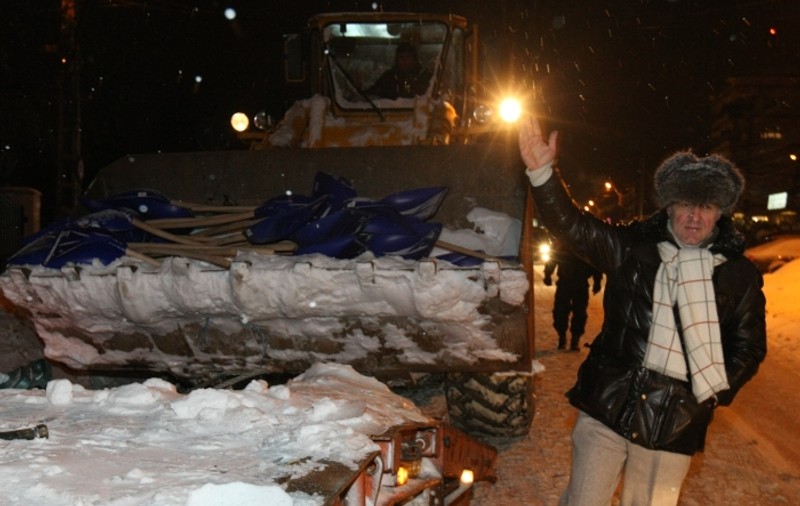 Becali a plecat să ajute sinistraţii din Vrancea: "O să deszăpezesc şi ultima oaie!" | FOTO