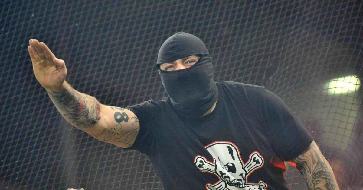 Alarmă! Huliganul Ivan cel Groaznic vine la România - Serbia. A declanșat infernul la Genoa, a intrat pe teren la Serbia - Albania, e căutat de poliție!