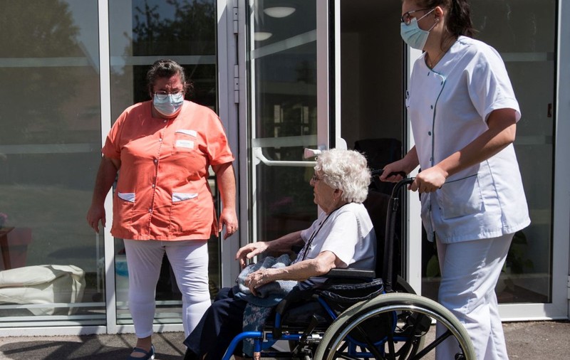 90 de persoane cu dizabilități, infectate cu COVID în centre ale DGASPC Argeș. Virusul a fost dus în cămine de angajați
