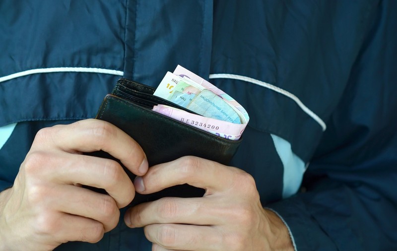 Românii asociază siguranța cu un cont plin și doar 27% dintre conaționali economisesc pentru vacanțe | STUDIU