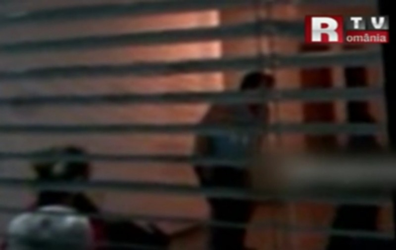 ŞOCANT! Un copil de 10 ani, bătut crunt de părinţii sociali în noaptea de Înviere | VIDEO 