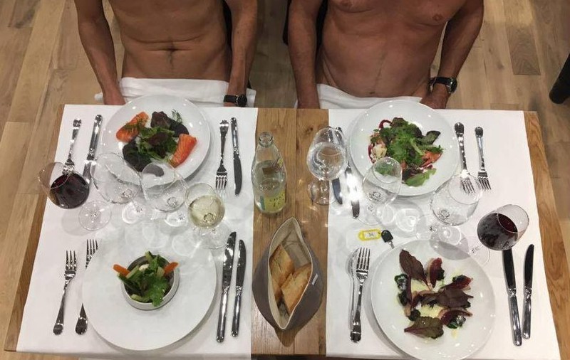 Cum arată primul restaurant pentru nudişti deschis la Paris. Turiștii vor uita Turnul Eiffel | FOTO și VIDEO