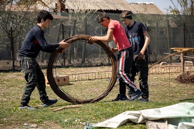 Georgică şi prietenii lui au lucrat ca ucenici în construcţii