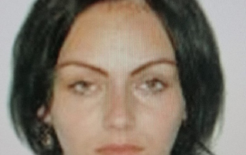 O femeie din Neamț este căutată după ce a fugit de sub escorta poliției, în timp ce era dusă în arest, în Bacău