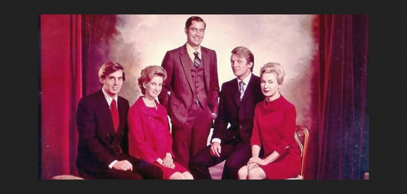 Robert, Elizabeth, Fred Jr., Donald and Maryanne (de la stânga). Donald Trump campaign