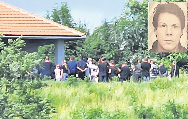 Pilotul german al avionului care s-a prăbuşit în Hunedoara a fost înmormântat. L-au îngropat în curtea casei