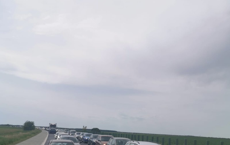 FOTO | Primul weekend la mare. Autostrada Soarelui, aglomerată pe sensul către Constanța, în zona cu lucrări