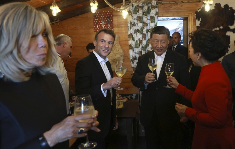 O prăjitură numită „le russe” a fost înlocuită din motive diplomatice din meniul mesei oferite de Macron lui Xi Jinping într-un restaurant din Pirinei