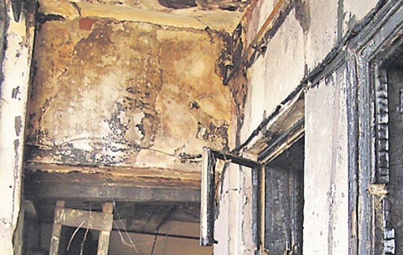 «Ajutaţi-mă să-mi repar casa arsă»