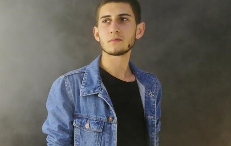 Alexandru Tudor de la X Factor lansează single-ul Printre Străini