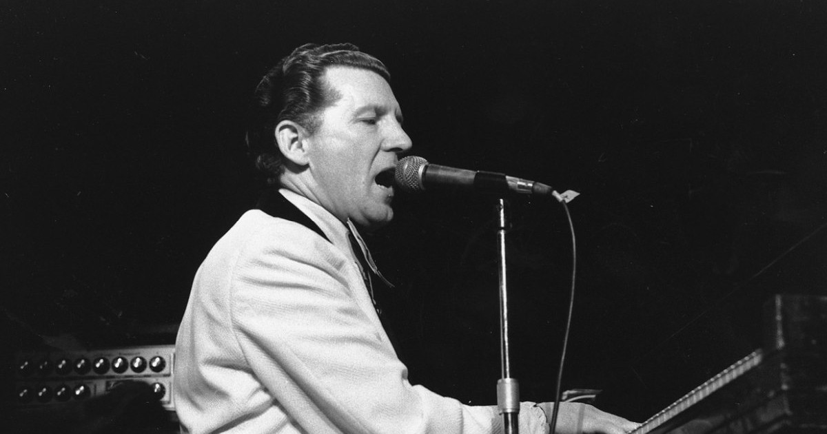A murit legendarul pianist Jerry Lee Lewis, unul dintre ultimii supraviețuitori ai muzicii rock'n'roll, autor al hiturilor Great Balls of Fire și Whole Lotta Shakin' Goin' On din anii '50. Foto: Profimedia