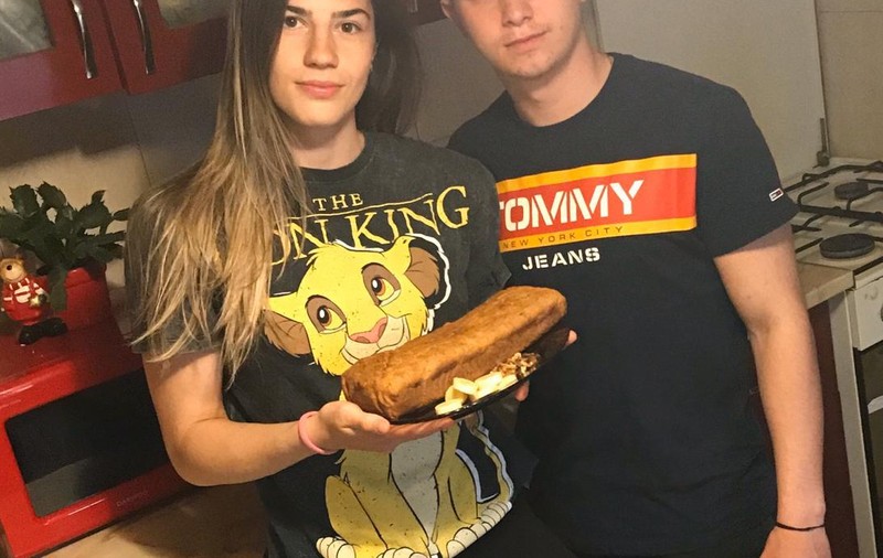 Boxerii Cristina Cosma și iubitul ei, Robert Jitaru, au pregătit pentru Paște prăjitura lor preferată