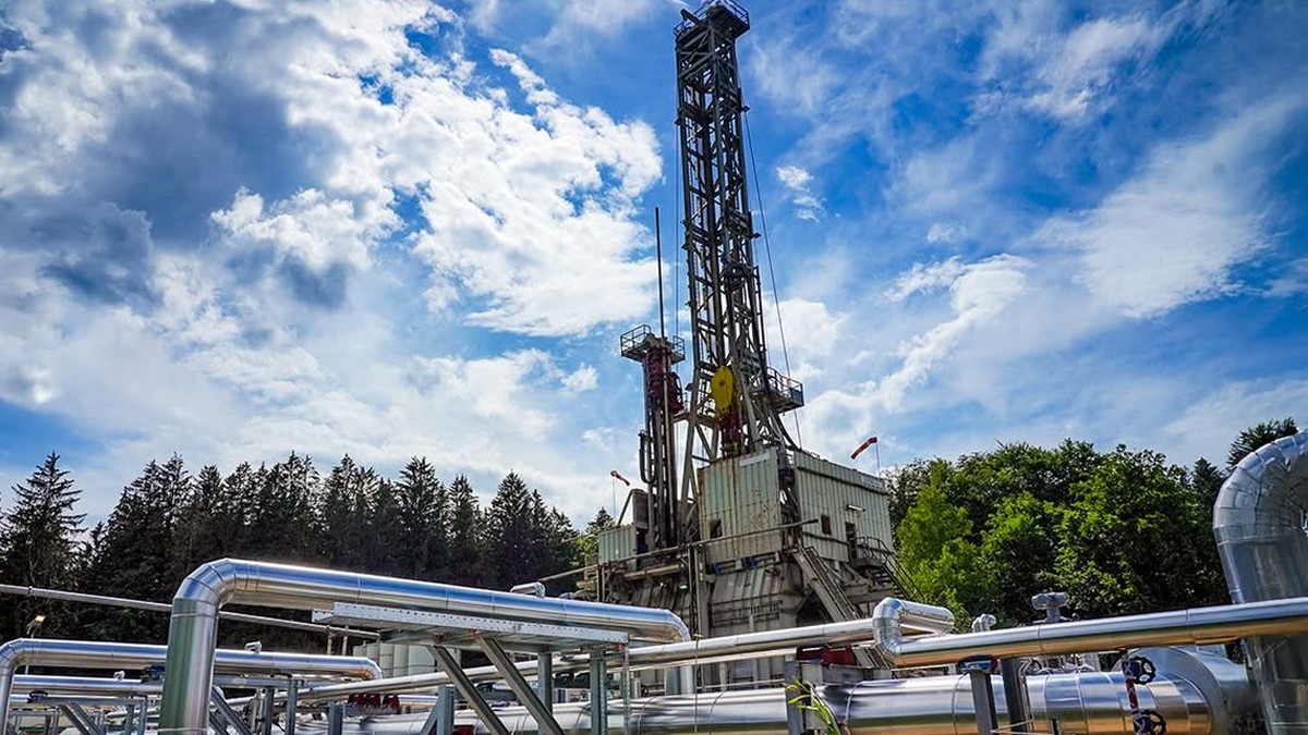 OMV Petrom, cel mai mare producător de hidrocarburi din România, își continuă expansiunea în sectorul energiilor regenerabile, avansând cu proiectul de exploatare a energiei geotermale din zona orașului Timișoara