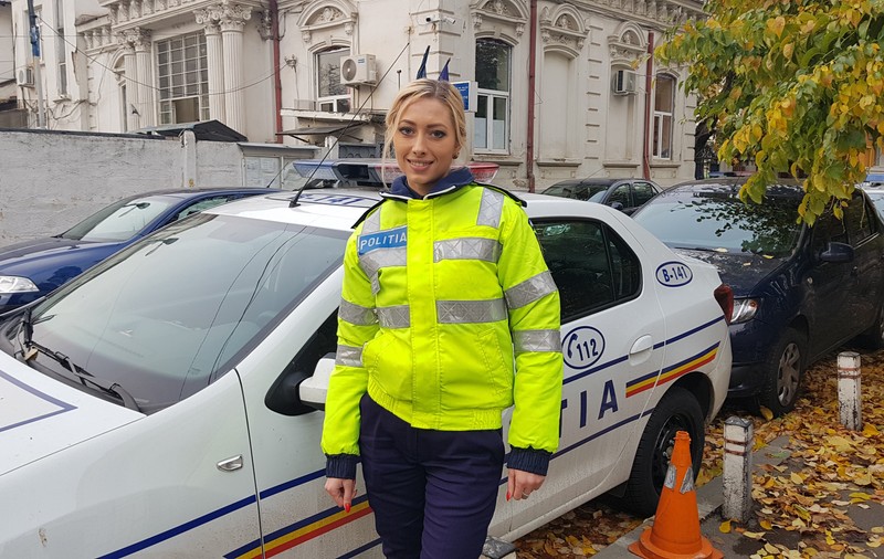 EXCLUSIV/ Blonda de la "Rutieră"! Libertatea a vorbit cu poliţista devenită "virală" pe internet, după ce a recuperat un telefon furat - FOTO&VIDEO
