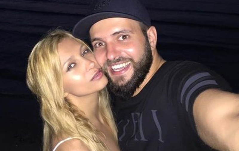 Lora, la un pas de a recunoaşte relaţia cu managerul ei: "Mi-a descoperit frumuseţea interioară"