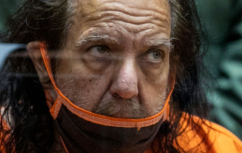 Ron Jeremy, star al filmelor pentru adulți, pus sub acuzare pentru viol și agresiune sexuală