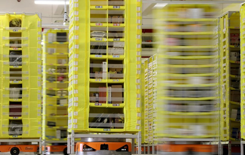 Amazon va folosi roboți complet autonomi pentru a crește siguranța angajaților din depozite