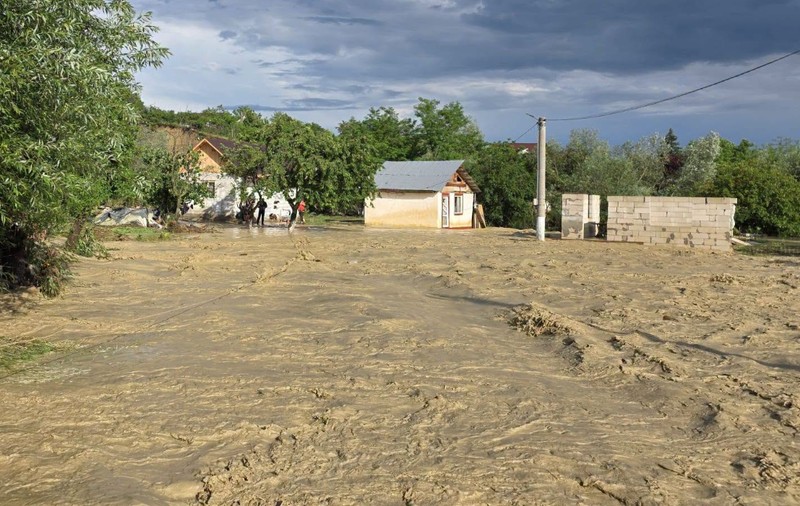 Cod roșu de inundații imediate. Alertă de viituri pe râuri din Dâmbovița și Prahova, în următoarele ore