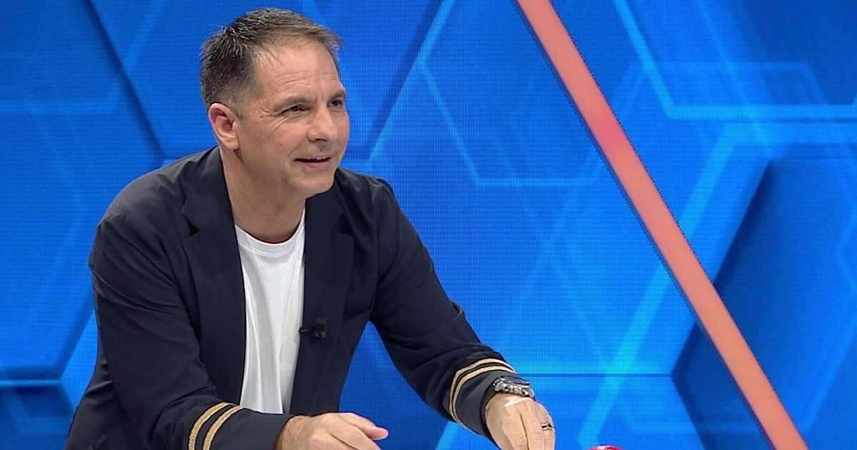 Dan Negru prezintă emisiunea „Jocul cuvintelor” la Kanal D