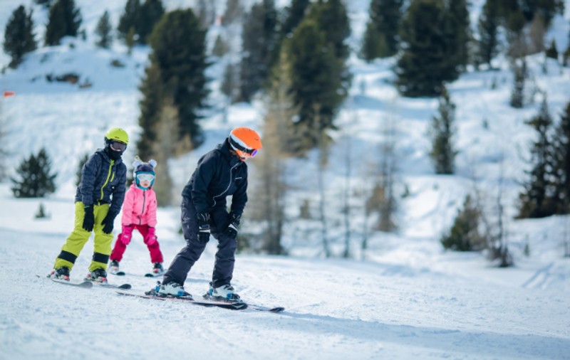Pentru copii, schiatul e mai mult decât un sport, e o pasiune care transformă