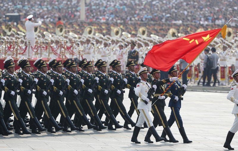 Defilare grandioasă la Beijing. China sărbătorește 70 de ani de comunism, în timp ce la Hong Kong se cere mai multă democrație