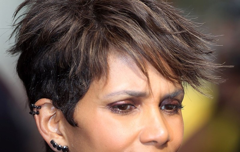 HALUCINANT! HALLE BERRY NU a făcut DUŞ timp de DOUĂ LUNI!
