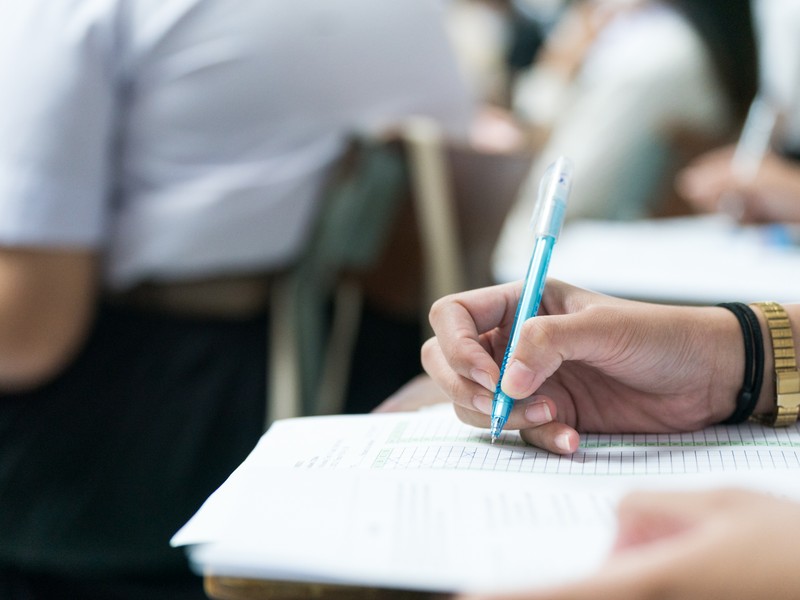 Proba scrisă a concursului pentru ocuparea postului de directori de școli va avea loc în data de 20 octombrie. Foto: Shutterstock