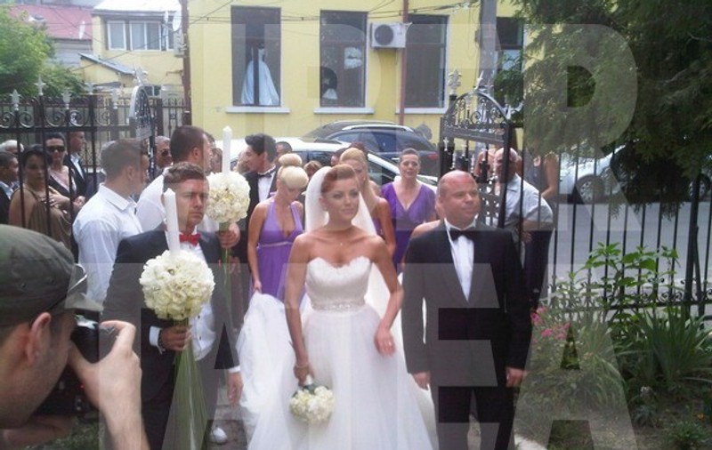 Elena Gheorghe, plătită să amâne luna de miere primită cadou de la nașul Gheară