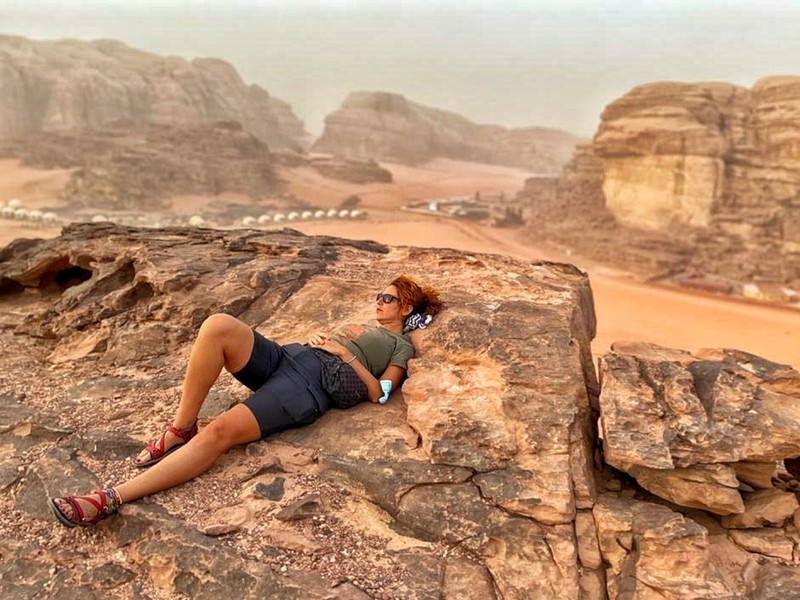 În deșertul Wadi Rum, Iordania