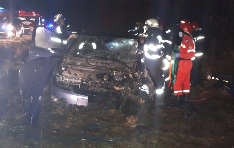 UPDATE: Copil în stop cardio-respirator și trei adulți încarcerați, într-un accident cumplit în Timiș. Copilul a murit/ FOTO